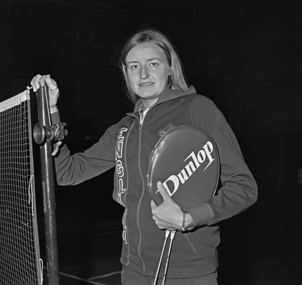 羽毛球拍重量4U和5U的区别:影响挥拍速度的关键因素