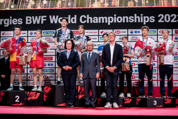 林丹精神不灭!尤尼克斯纪念款球拍致敬羽坛传奇