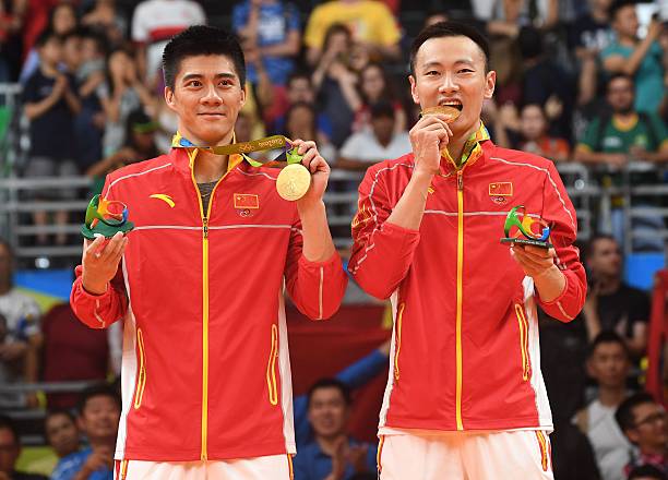 考羽毛球教练员证贵吗？详细费用清单帮你算清楚