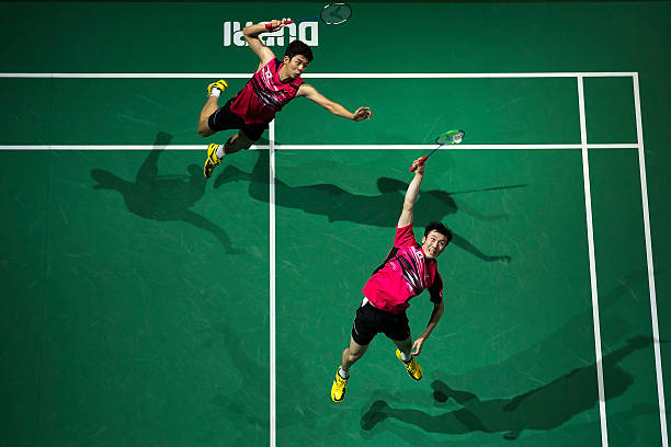 1岁小不点的羽毛球首秀!网友:这技术比我强!