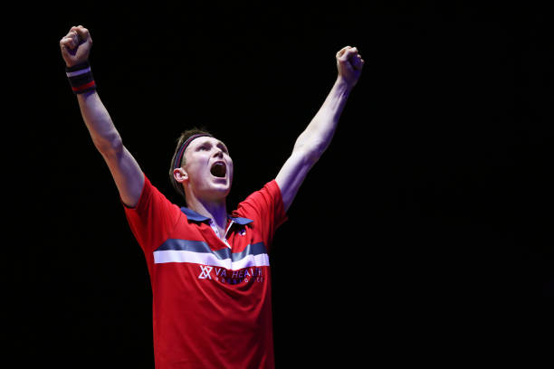 小学羽毛球教学模板：步伐训练与趣味活动设计