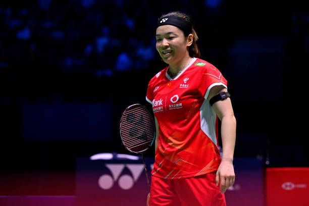 羽毛球拍穿线方式对比:横线、竖线、混合线哪种更适合你?