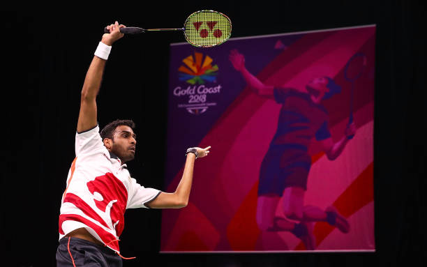 羽毛球裁判员手势规范:如何正确判罚得分与违例