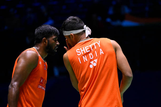 羽毛球单打与双打场地线宽区别详解