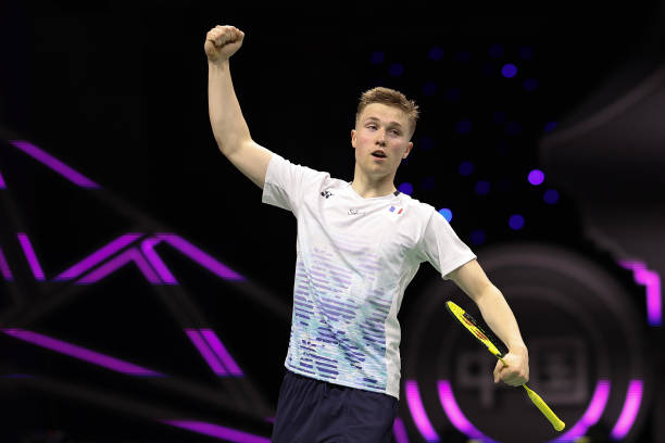 进攻型选手选4u还是6u？羽毛球拍重量选择指南