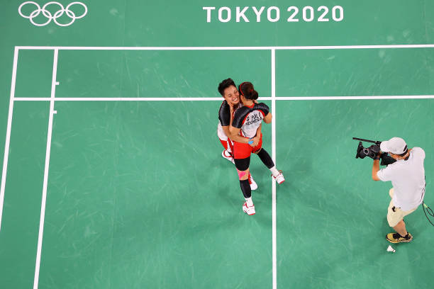 李宁和尤尼克斯高端拍对比:哪款更适合硬拍爱好者?