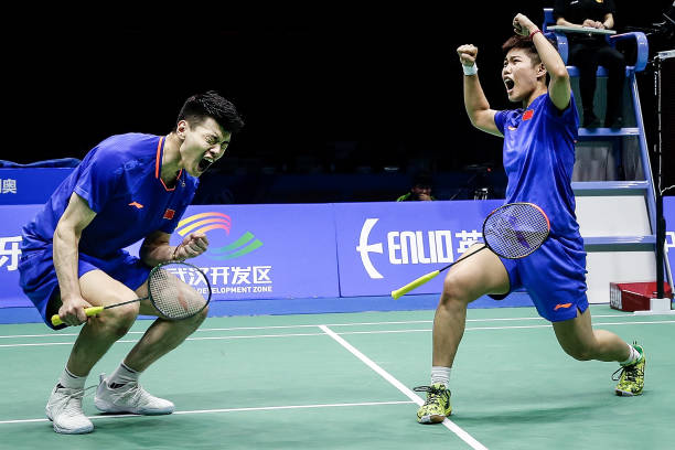 羽毛球杀球与吊球技巧图解:提升进攻效率