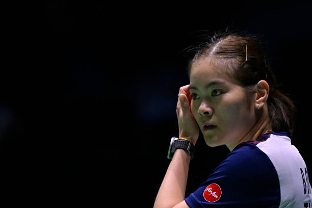 羽毛球发球动作详解:从握拍到击球的完整要领