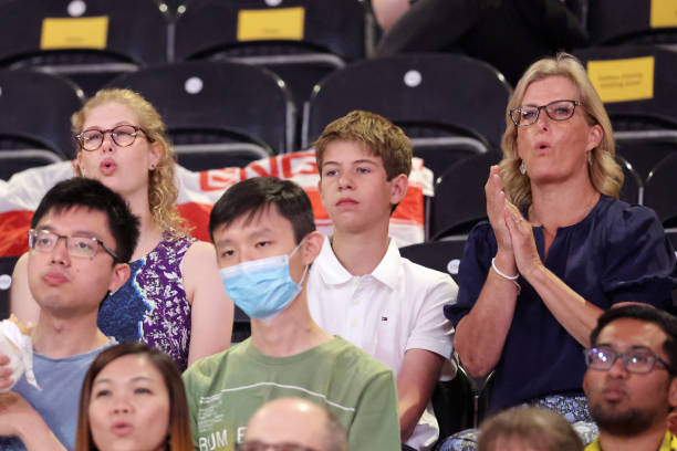 羽毛球比赛装备要求图解:球拍、球网、服装全解析