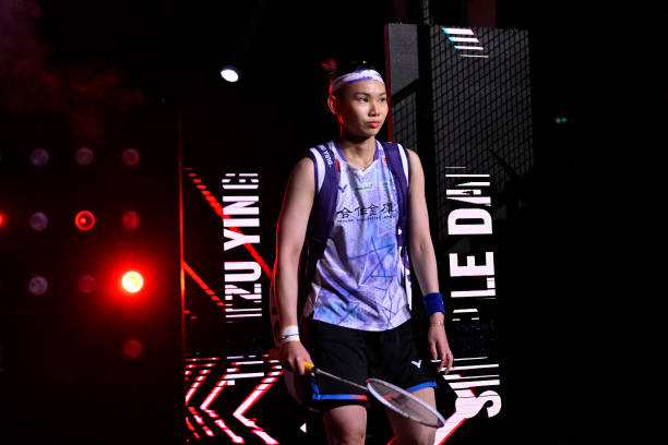 羽毛球裁判手势大全图解:看懂比赛判罚信号