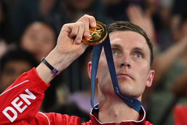 高端羽毛球拍推荐:尤尼克斯、李宁哪家强?