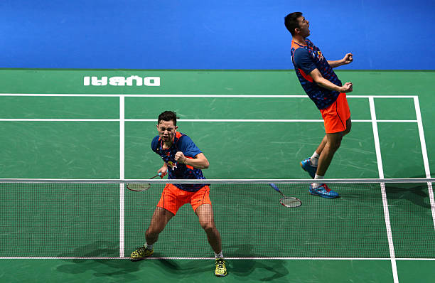 羽毛球单打发球区域图解:左右区规则一目了然