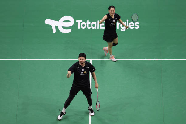 羽毛球双打发球规则快速入门:图解发球顺序、边界与注意事项