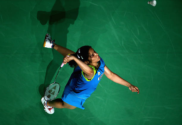 挥拍间的友谊:记一次难忘的羽毛球对决