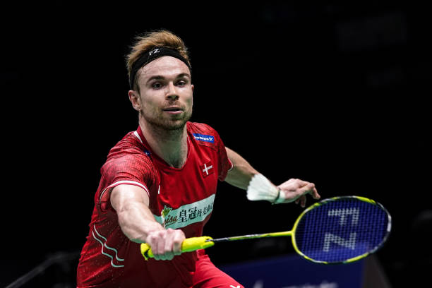 专业教练指导：杀球动作的细节与实战应用