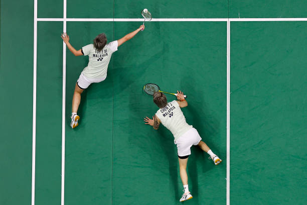 网球和羽毛球哪个更烧钱？知乎网友算了一笔账