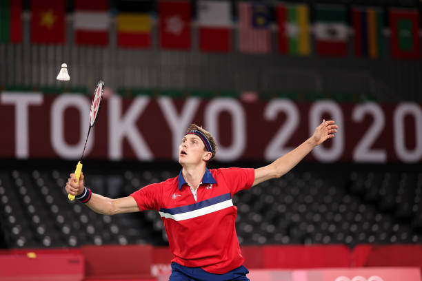 羽毛球拍碳纤维材质解析：如何选到最适合你的拍子？