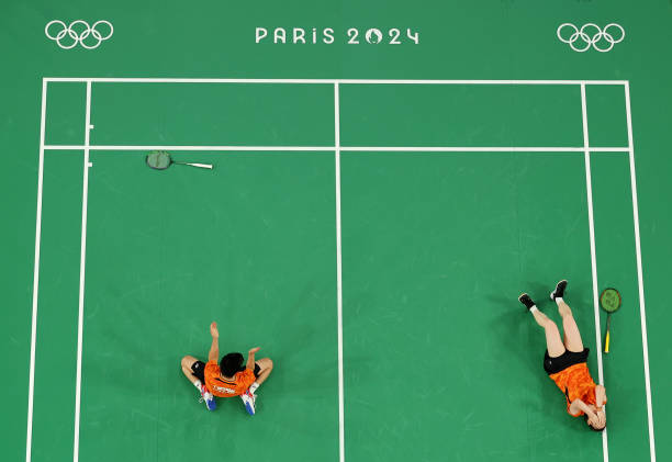 国际比赛羽毛球单打场地的精确尺寸