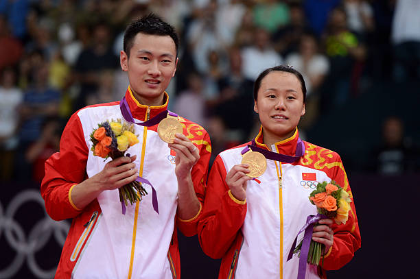 羽毛球双打发球规则更新：站位与违例详解