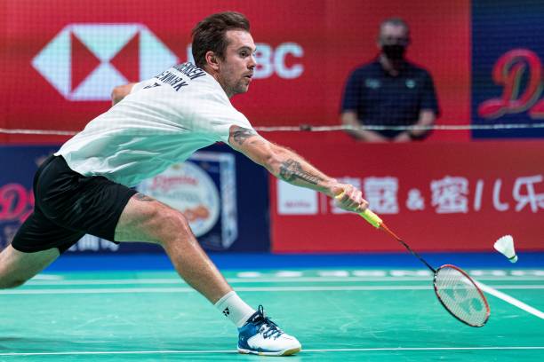 羽毛球场地规则示意图:标准尺寸与区域划分详解