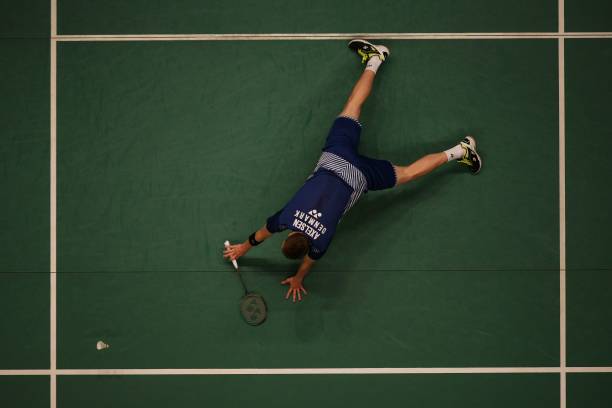 羽毛球停顿击球实战教学:如何不被对手节奏带偏