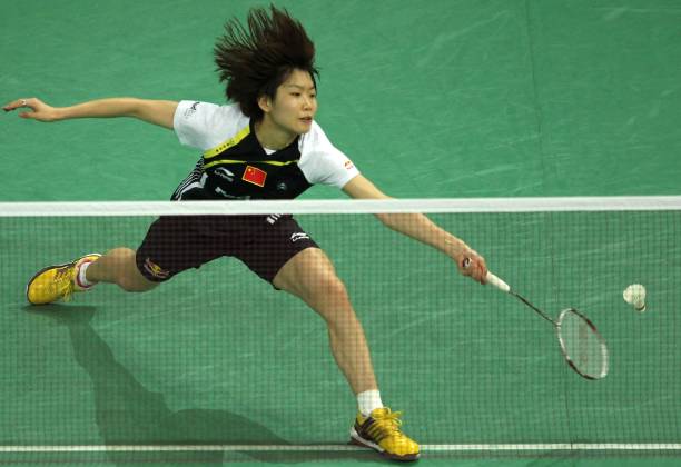 避坑指南：如何挑选既便宜又耐用的羽毛球拍？