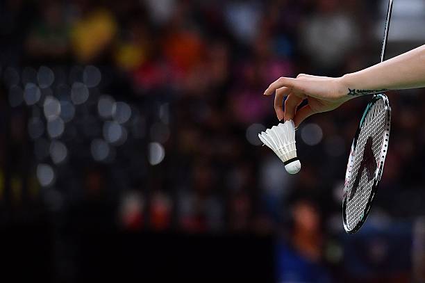 羽毛球比赛规则详解：得分、发球与违例