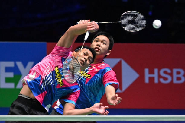 羽毛球场施工图纸:场地尺寸、网高与边界线要求