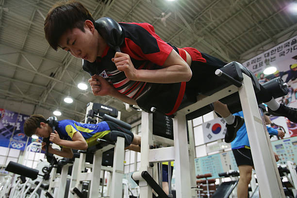 提升击球手感!初学者羽毛球拍磅数建议