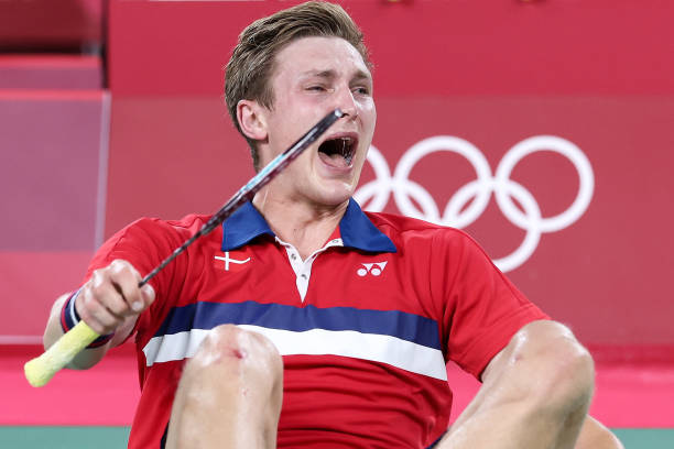 羽毛球发球规则详解：避免犯规，提高得分率