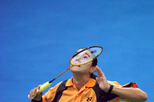 比赛前必知！羽毛球单打与双打的场地界限差异