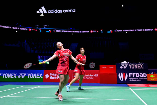 预算有限?李宁和尤尼克斯羽毛球拍性价比大PK