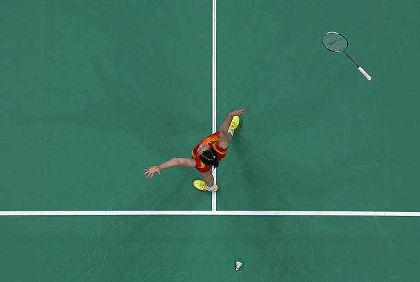 羽毛球单双打规则图解:发球区与有效击球区域解析