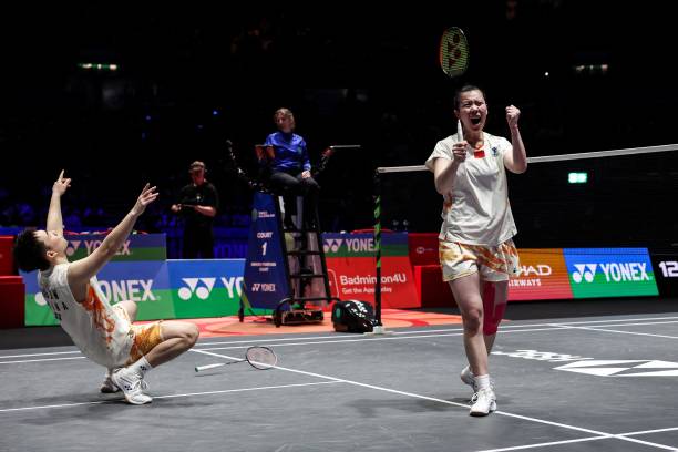 羽毛球场区域解析:从发球区到后场的战术作用