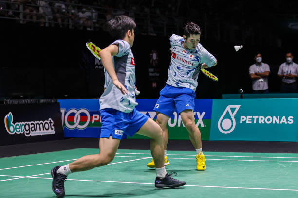 如何根据重量选择羽毛球拍?3U和4U的克数对比