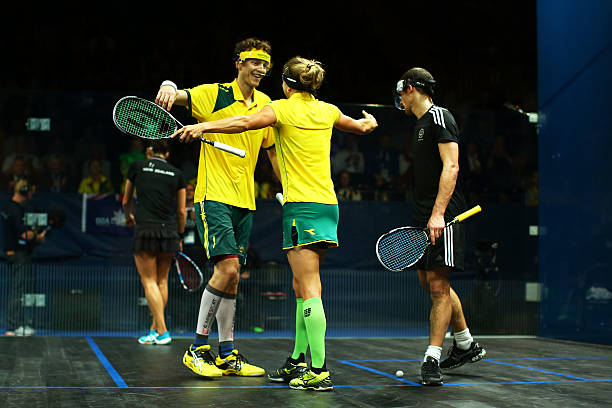 如何拍出完美的简历照片?杜玥示范标准模板