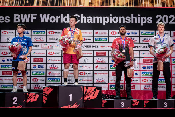 从零开始学羽毛球:发球基础动作分解教程