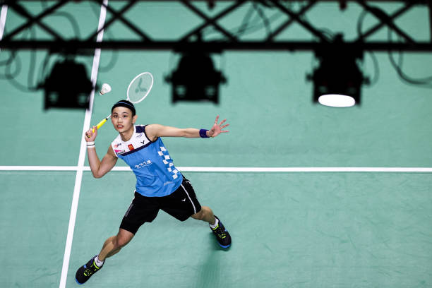 羽毛球发球必须过对方发球线吗?规则详解