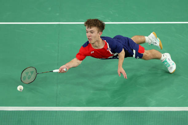 羽毛球比赛场地详解：单打与双打有效区域对比