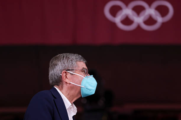 亚狮龙1号vs5号羽毛球对比:哪款更耐打?