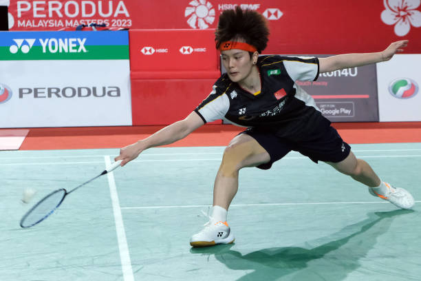 羽毛球基本功训练图解:发球、步法、击球全解析