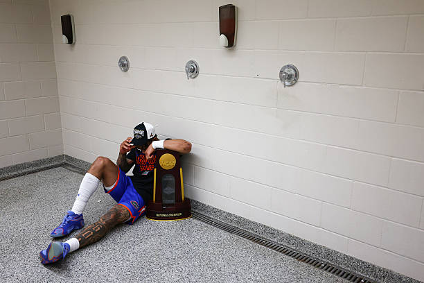 佳依的紫金情怀：一位女主播的湖人球迷之路