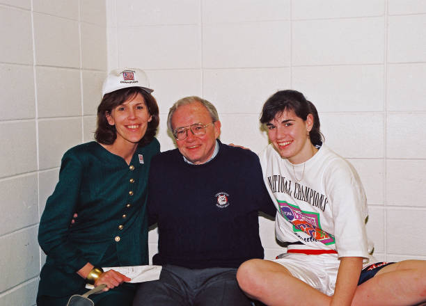 中锋防守技巧:盖帽、卡位与协防实战教学