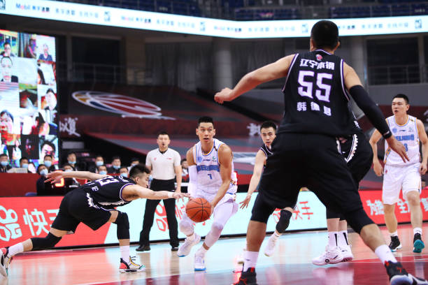 边线球防守训练:提升防守反应速度的方法