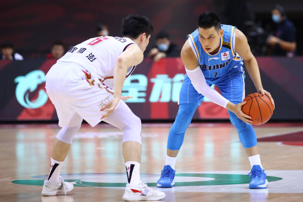 最新CBA季后赛比分结果：八强、四强及决赛战况一览