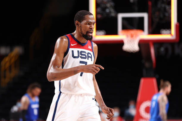 精彩回放：CCTV5篮球赛事点播，重温经典比赛瞬间