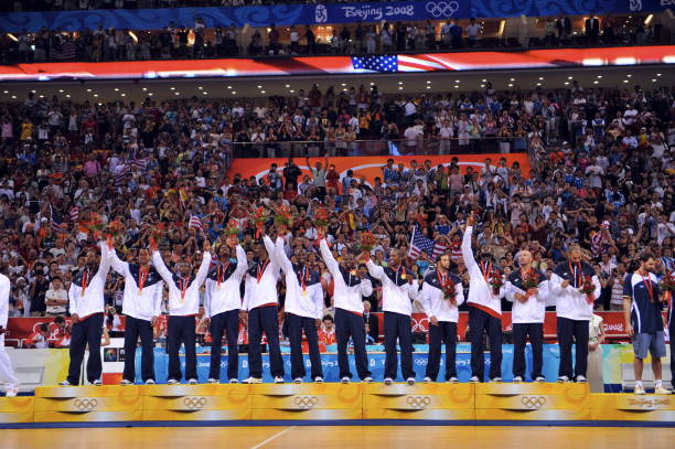 (强调其多次获得奖牌的稳定高水平)