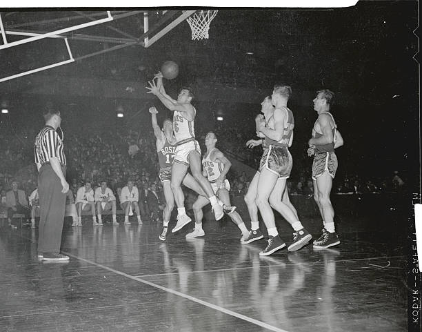 从慢动作看走步：视频分解裁判如何判定走步违例