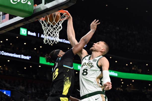 盖帽时机把握:如何预判对手投篮动作并精准封盖