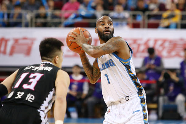 篮球规则详解：什么情况下会被吹罚打手犯规